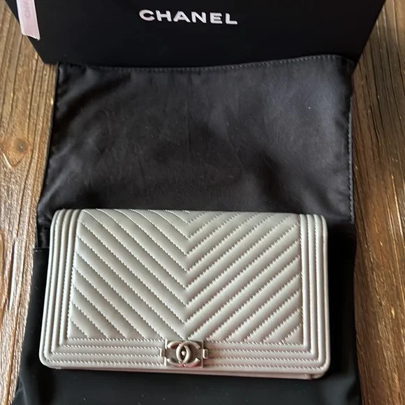 CHANEL Gray Quilted Chevron LeBoy Lambskin Long Wallet Clutch - Picture 3 of 15